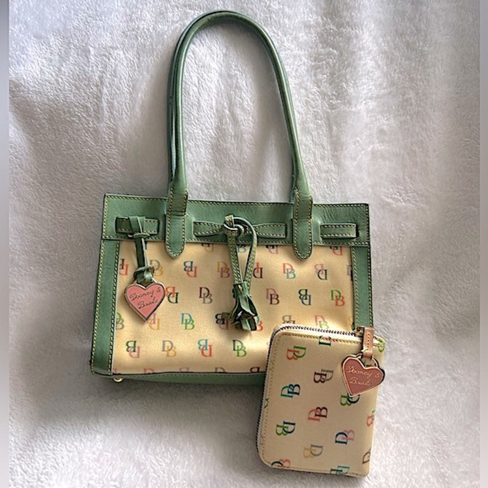 EUC Dooney & Bourke mint green tassel bag with matching wallet & dust bag 🌈💚